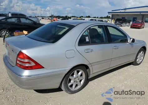 2004 Mercedes-Benz C 320 4Matic z USA, uszkodzony, nr VIN WDBRF84J84F478689